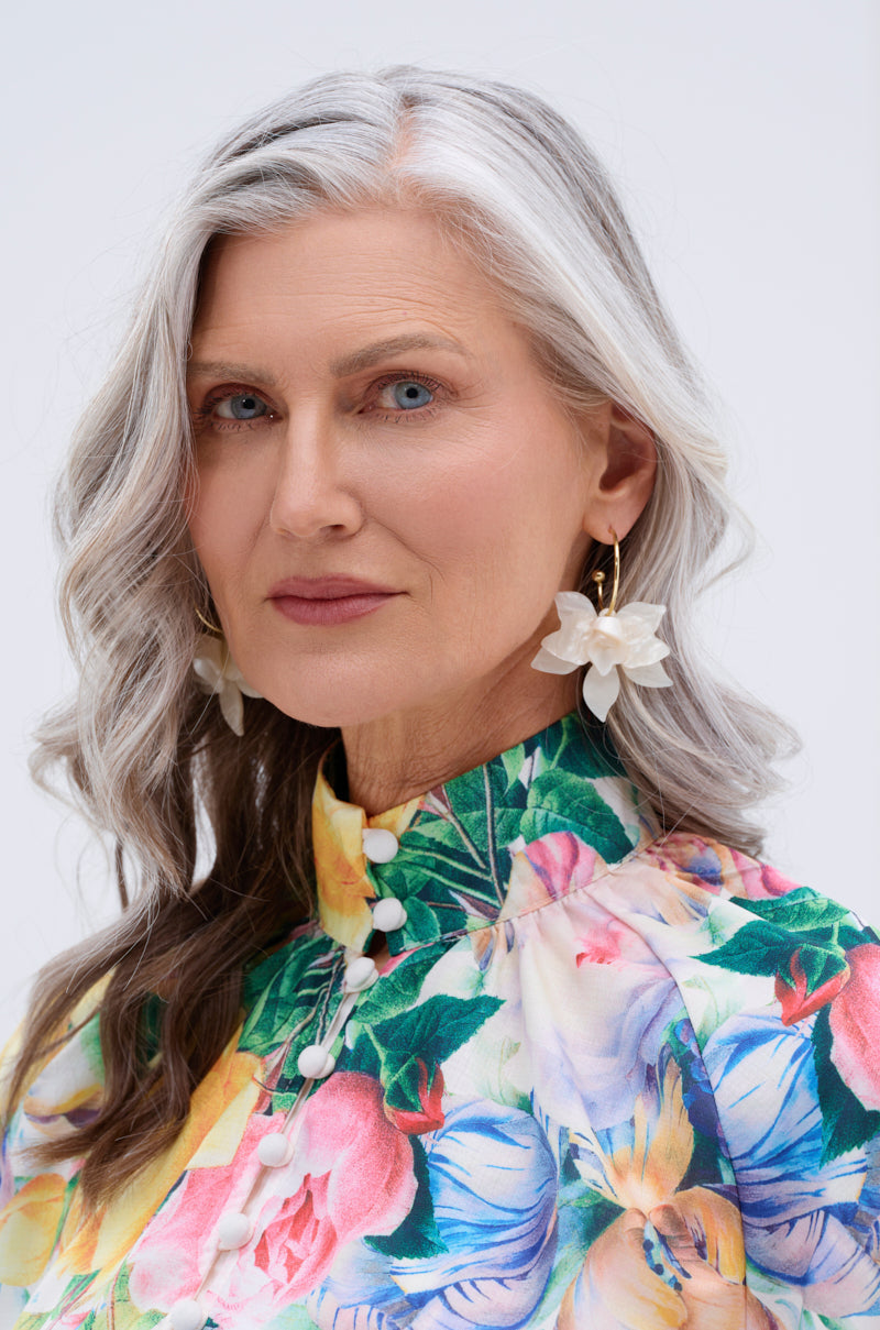 WHITE FLORAL HOOP EARRING