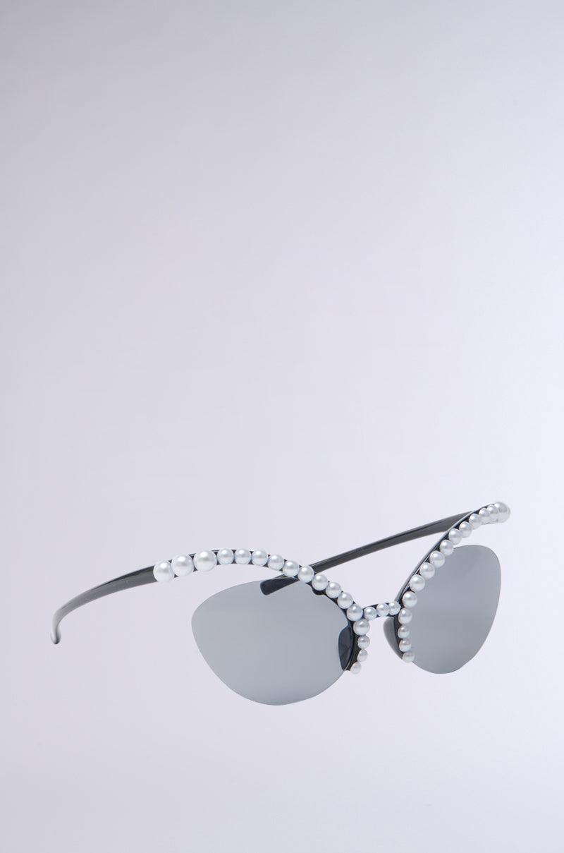 DONT BUG SUNGLASSES